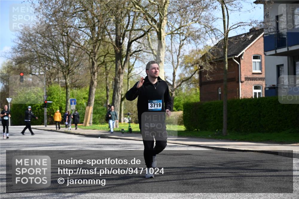 12.04.2026 - 45. Internationalen Wilhelmsburger Insellauf J. Mangold http://msf.ph/oto/9471024 12.04.2026 11:24:24 Ziel 4450, 3719, 3690, 2907 meine-sportfotos.de