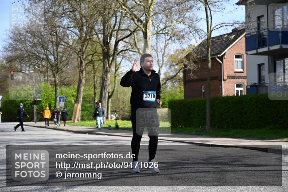 12.04.2026 - 45. Internationalen Wilhelmsburger Insellauf J. Mangold http://msf.ph/oto/9471026 12.04.2026 11:24:24 Ziel 4450, 3719, 3690, 2907 meine-sportfotos.de