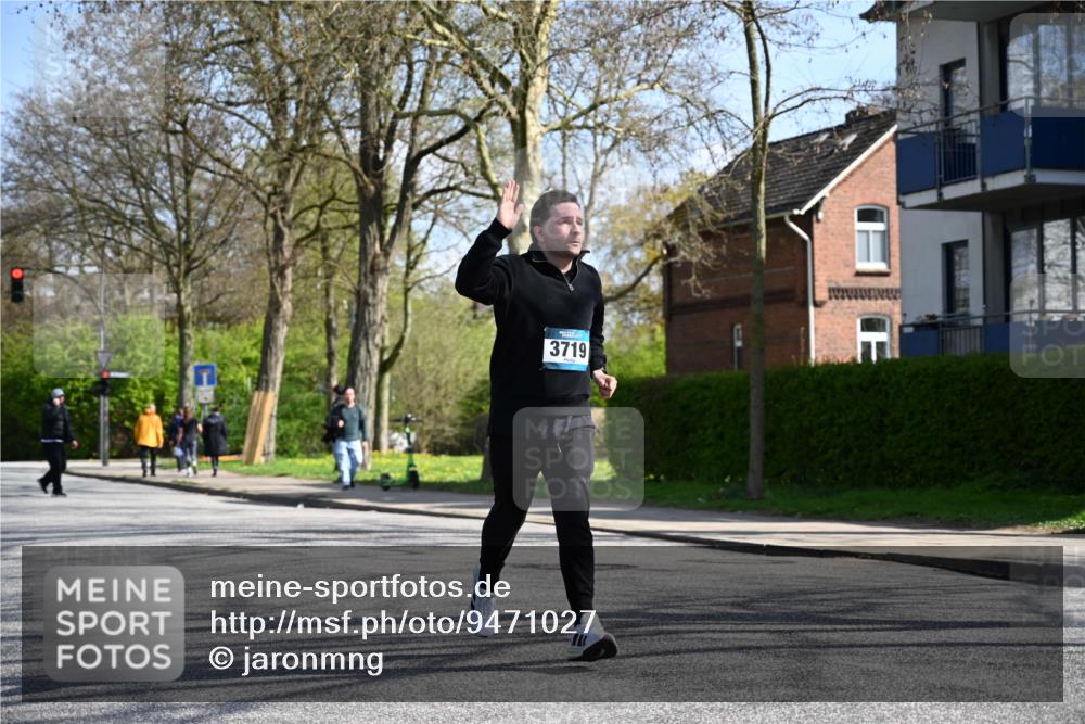 12.04.2026 - 45. Internationalen Wilhelmsburger Insellauf J. Mangold http://msf.ph/oto/9471027 12.04.2026 11:24:24 Ziel 4450, 3719, 3690, 2907 meine-sportfotos.de