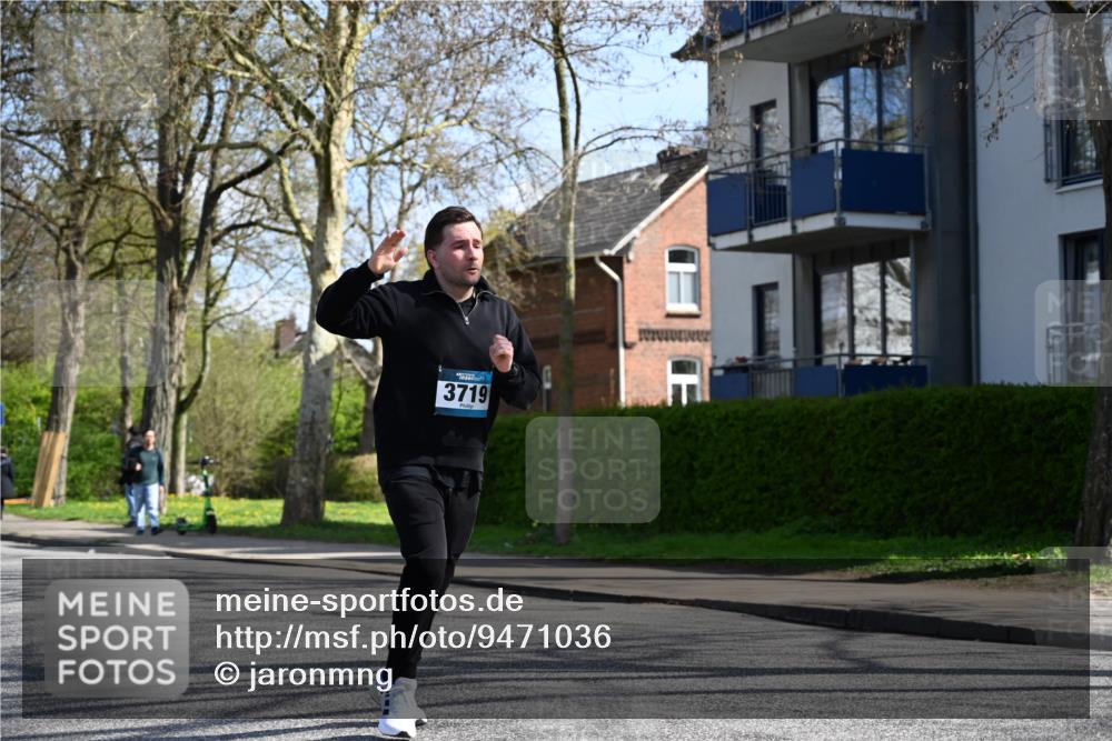 12.04.2026 - 45. Internationalen Wilhelmsburger Insellauf J. Mangold http://msf.ph/oto/9471036 12.04.2026 11:24:24 Ziel 4450, 3719, 3690, 2907 meine-sportfotos.de