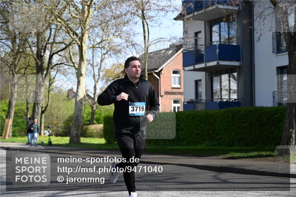 12.04.2026 - 45. Internationalen Wilhelmsburger Insellauf J. Mangold http://msf.ph/oto/9471040 12.04.2026 11:24:24 Ziel 4450, 3719, 3690, 2907 meine-sportfotos.de