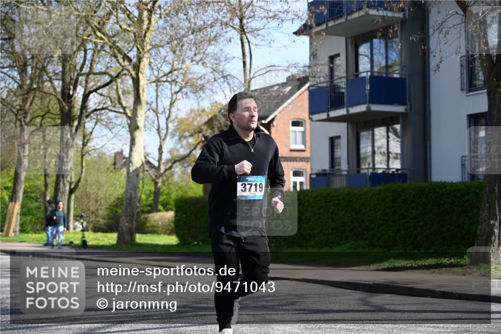 12.04.2026 - 45. Internationalen Wilhelmsburger Insellauf J. Mangold http://msf.ph/oto/9471043 12.04.2026 11:24:24 Ziel 4450, 3719, 3690, 2907 meine-sportfotos.de