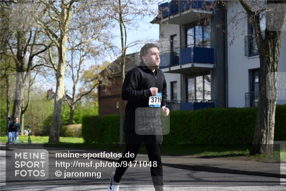 12.04.2026 - 45. Internationalen Wilhelmsburger Insellauf J. Mangold http://msf.ph/oto/9471048 12.04.2026 11:24:25 Ziel 4450, 3719, 3690, 2907 meine-sportfotos.de