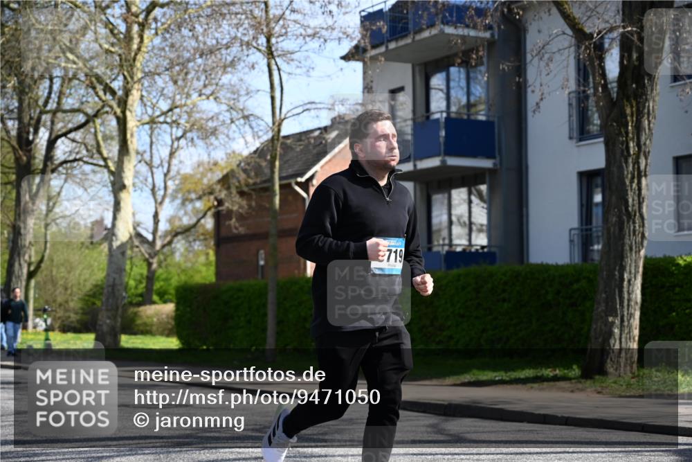 12.04.2026 - 45. Internationalen Wilhelmsburger Insellauf J. Mangold http://msf.ph/oto/9471050 12.04.2026 11:24:25 Ziel 4450, 3719, 3690, 2907 meine-sportfotos.de