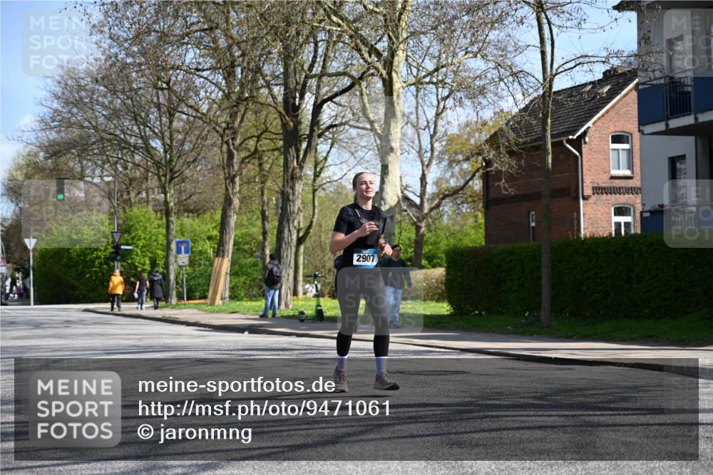 12.04.2026 - 45. Internationalen Wilhelmsburger Insellauf J. Mangold http://msf.ph/oto/9471061 12.04.2026 11:24:31 Ziel 3719, 3690, 2907, 4146 meine-sportfotos.de