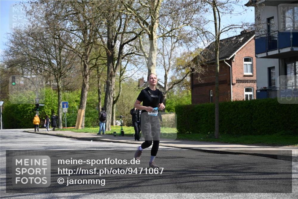 12.04.2026 - 45. Internationalen Wilhelmsburger Insellauf J. Mangold http://msf.ph/oto/9471067 12.04.2026 11:24:31 Ziel 3719, 3690, 2907, 4146 meine-sportfotos.de