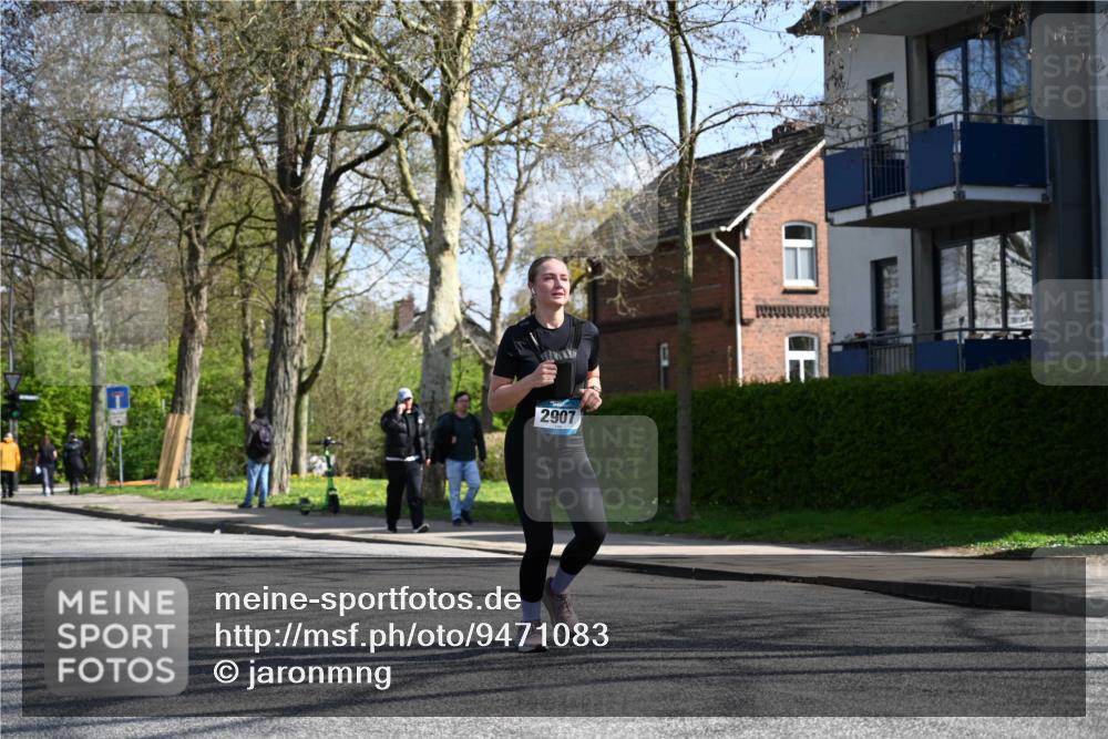 12.04.2026 - 45. Internationalen Wilhelmsburger Insellauf J. Mangold http://msf.ph/oto/9471083 12.04.2026 11:24:31 Ziel 3719, 3690, 2907, 4146 meine-sportfotos.de