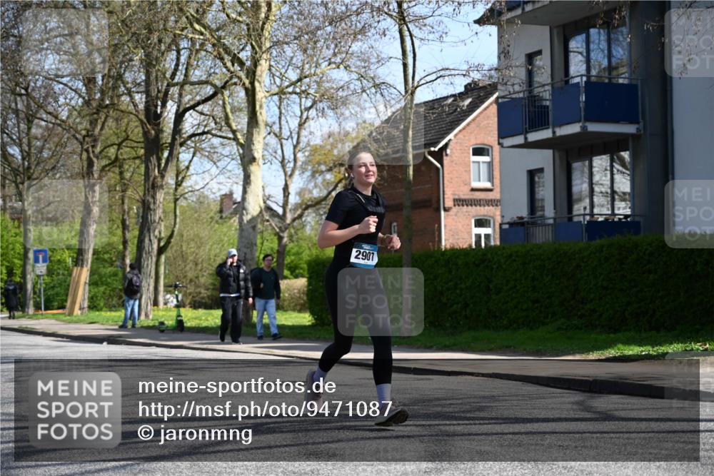 12.04.2026 - 45. Internationalen Wilhelmsburger Insellauf J. Mangold http://msf.ph/oto/9471087 12.04.2026 11:24:31 Ziel 3719, 3690, 2907, 4146 meine-sportfotos.de