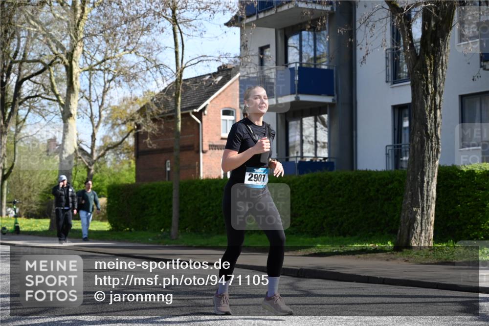 12.04.2026 - 45. Internationalen Wilhelmsburger Insellauf J. Mangold http://msf.ph/oto/9471105 12.04.2026 11:24:32 Ziel 3719, 3690, 2907, 4146 meine-sportfotos.de