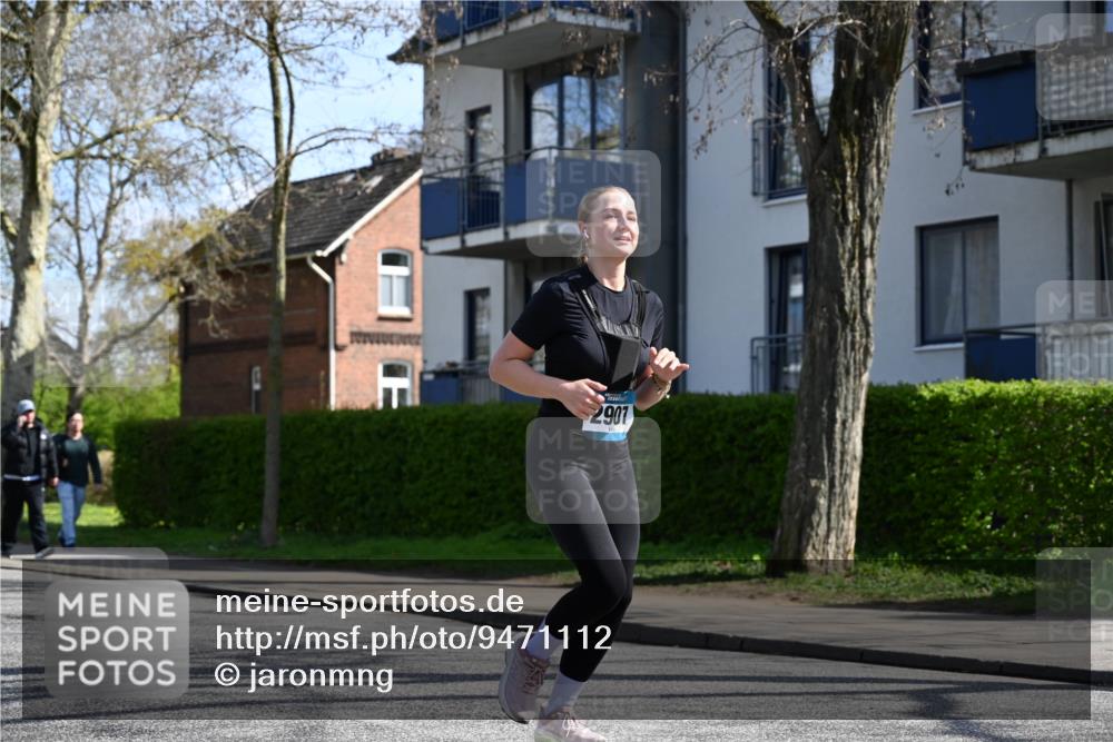 12.04.2026 - 45. Internationalen Wilhelmsburger Insellauf J. Mangold http://msf.ph/oto/9471112 12.04.2026 11:24:32 Ziel 3719, 3690, 2907, 4146 meine-sportfotos.de
