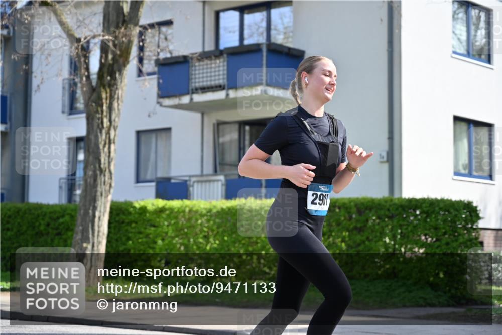 12.04.2026 - 45. Internationalen Wilhelmsburger Insellauf J. Mangold http://msf.ph/oto/9471133 12.04.2026 11:24:33 Ziel 3690, 2907, 4146, 4519 meine-sportfotos.de