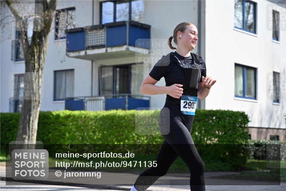 12.04.2026 - 45. Internationalen Wilhelmsburger Insellauf J. Mangold http://msf.ph/oto/9471135 12.04.2026 11:24:33 Ziel 3690, 2907, 4146, 4519 meine-sportfotos.de