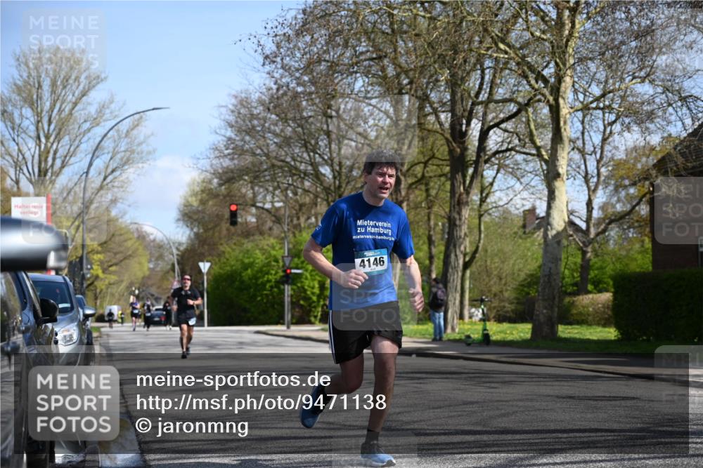 12.04.2026 - 45. Internationalen Wilhelmsburger Insellauf J. Mangold http://msf.ph/oto/9471138 12.04.2026 11:24:57 Ziel 4146, 4519, 4519, 5559, 2025, 2542 meine-sportfotos.de