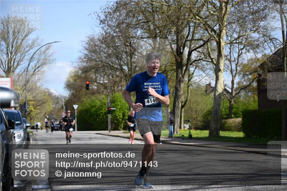 12.04.2026 - 45. Internationalen Wilhelmsburger Insellauf J. Mangold http://msf.ph/oto/9471143 12.04.2026 11:24:57 Ziel 4146, 4519, 4519, 5559, 2025, 2542 meine-sportfotos.de
