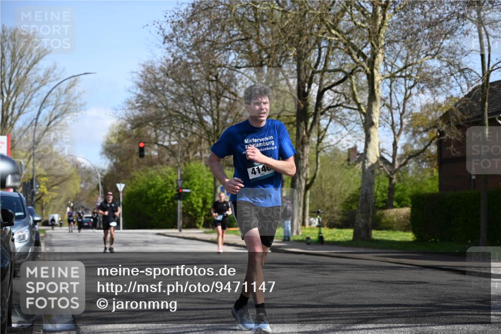12.04.2026 - 45. Internationalen Wilhelmsburger Insellauf J. Mangold http://msf.ph/oto/9471147 12.04.2026 11:24:57 Ziel 4146, 4519, 4519, 5559, 2025, 2542 meine-sportfotos.de
