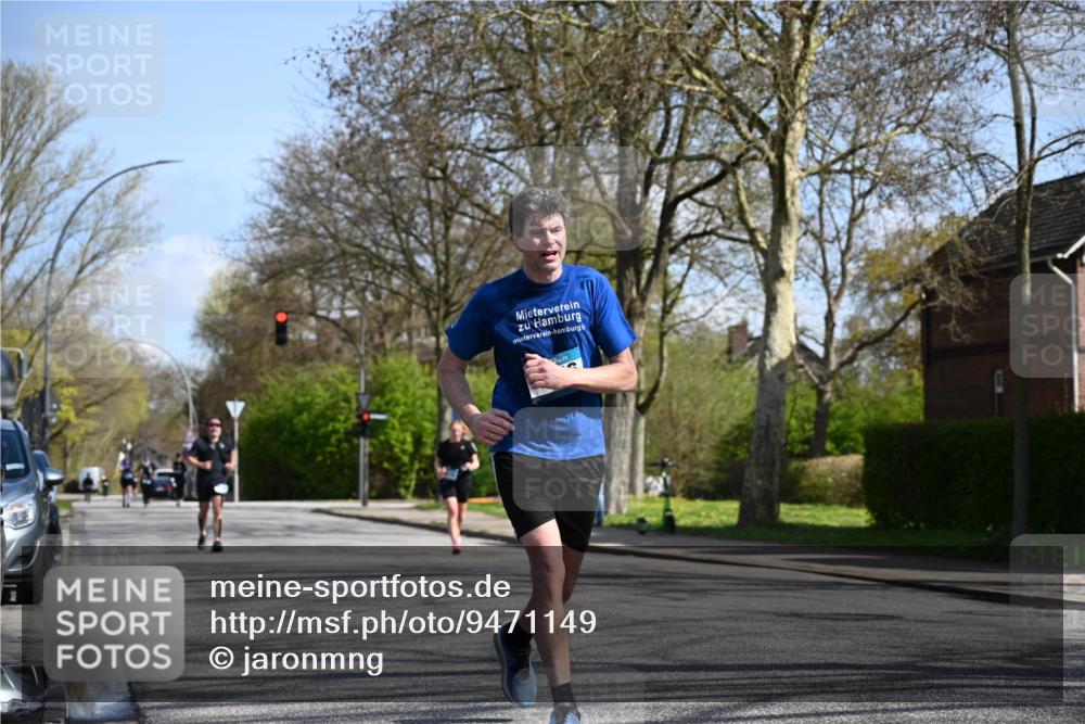 12.04.2026 - 45. Internationalen Wilhelmsburger Insellauf J. Mangold http://msf.ph/oto/9471149 12.04.2026 11:24:57 Ziel 4146, 4519, 4519, 5559, 2025, 2542 meine-sportfotos.de
