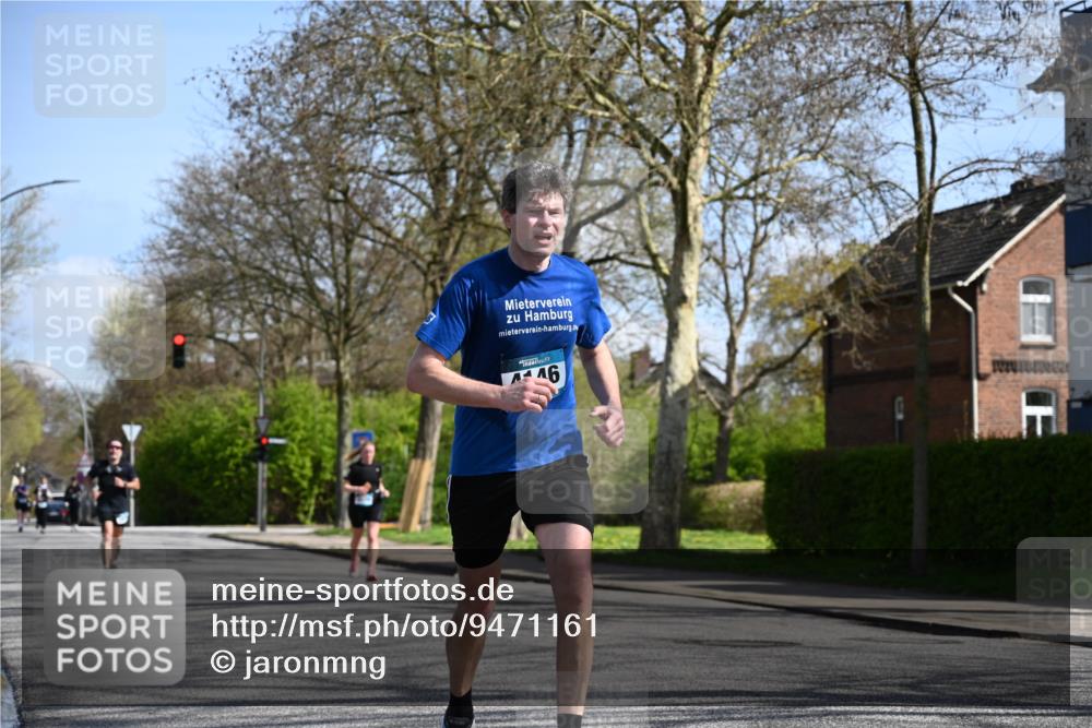 12.04.2026 - 45. Internationalen Wilhelmsburger Insellauf J. Mangold http://msf.ph/oto/9471161 12.04.2026 11:24:57 Ziel 4146, 4519, 4519, 5559, 2025, 2542 meine-sportfotos.de