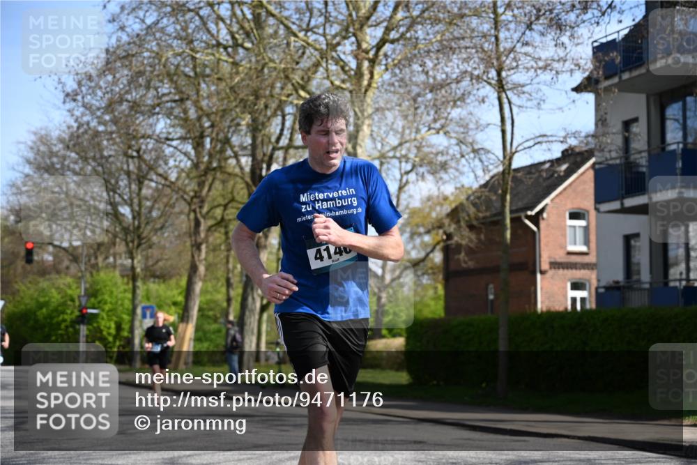 12.04.2026 - 45. Internationalen Wilhelmsburger Insellauf J. Mangold http://msf.ph/oto/9471176 12.04.2026 11:24:58 Ziel 4146, 4519, 5559, 5559, 2025, 2542 meine-sportfotos.de