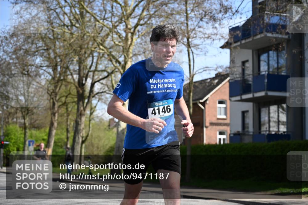 12.04.2026 - 45. Internationalen Wilhelmsburger Insellauf J. Mangold http://msf.ph/oto/9471187 12.04.2026 11:24:58 Ziel 4146, 4519, 5559, 5559, 2025, 2542 meine-sportfotos.de