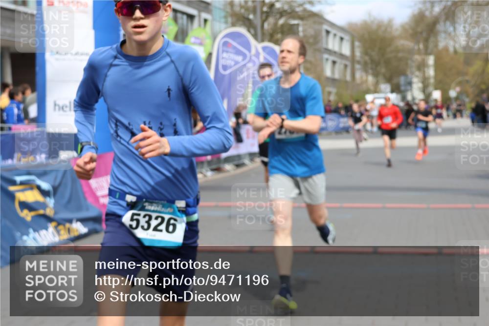 12.04.2026 - 45. Internationalen Wilhelmsburger Insellauf Strokosch-Dieckow http://msf.ph/oto/9471196 12.04.2026 12:52:16 Ziel 5809, 5326, 2787, 5627, 5493, 4560 meine-sportfotos.de