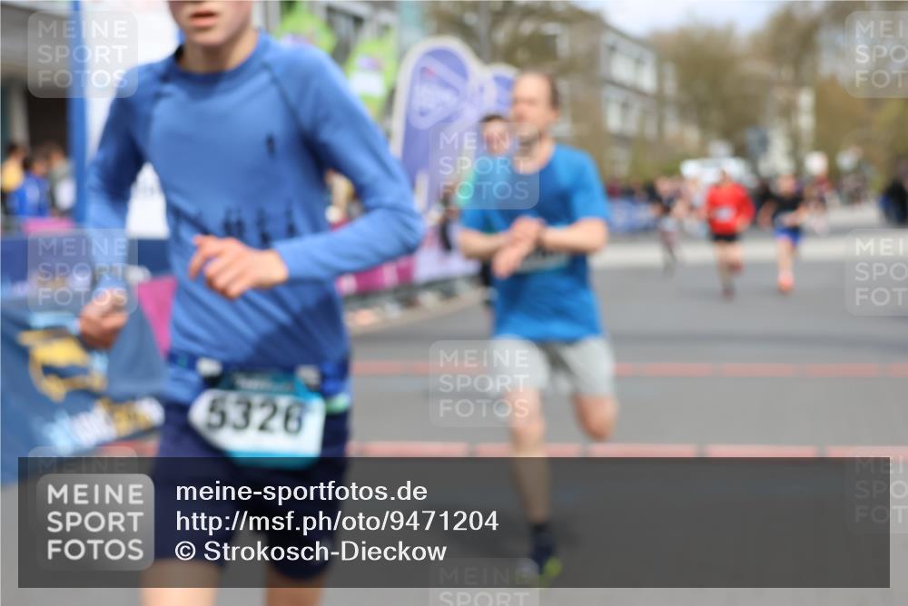 12.04.2026 - 45. Internationalen Wilhelmsburger Insellauf Strokosch-Dieckow http://msf.ph/oto/9471204 12.04.2026 12:52:16 Ziel 5809, 5326, 2787, 5627, 5493, 4560 meine-sportfotos.de