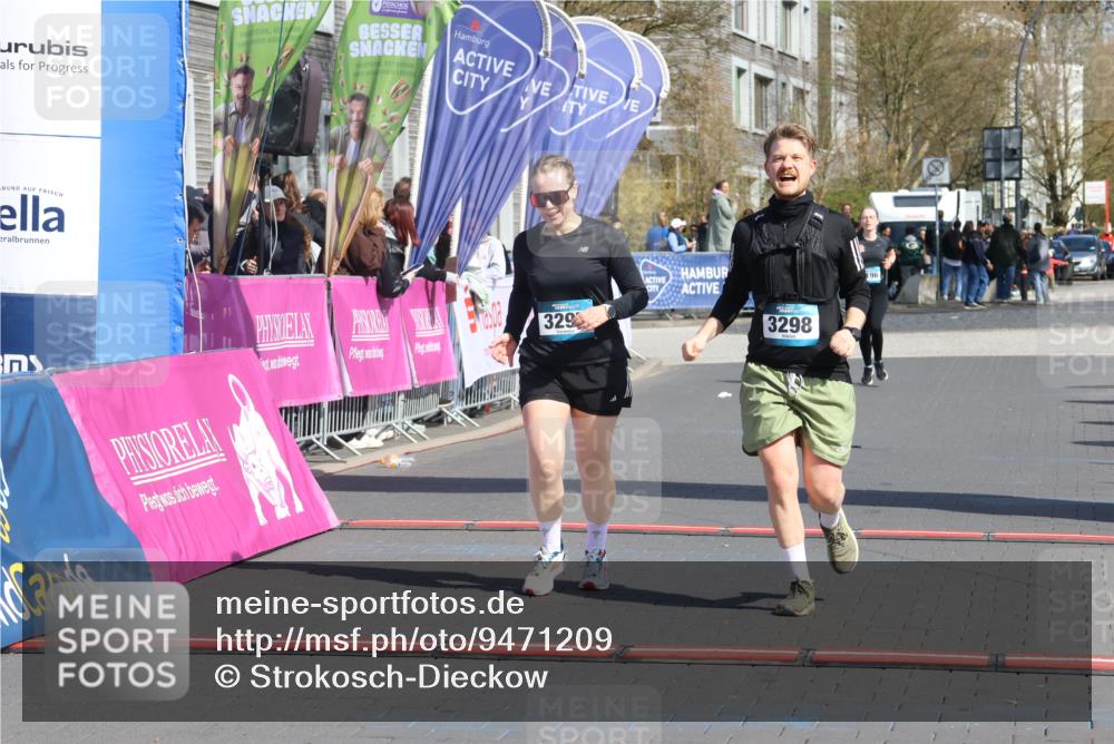 12.04.2026 - 45. Internationalen Wilhelmsburger Insellauf Strokosch-Dieckow http://msf.ph/oto/9471209 12.04.2026 11:27:24 Ziel 3298, 3297 meine-sportfotos.de