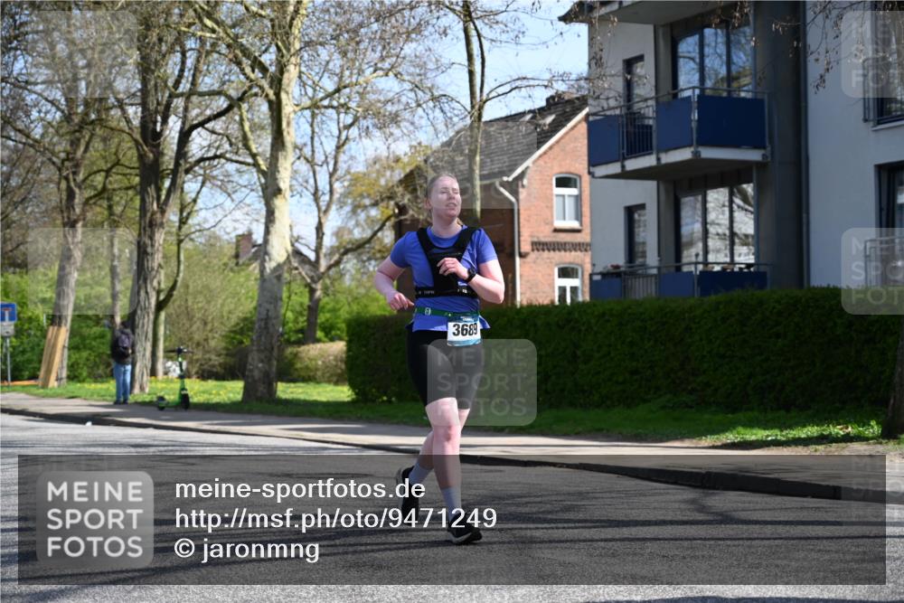12.04.2026 - 45. Internationalen Wilhelmsburger Insellauf J. Mangold http://msf.ph/oto/9471249 12.04.2026 11:25:23 Ziel 5559, 2025, 2542, 3168, 3775, 3168, 3775, 3253 meine-sportfotos.de