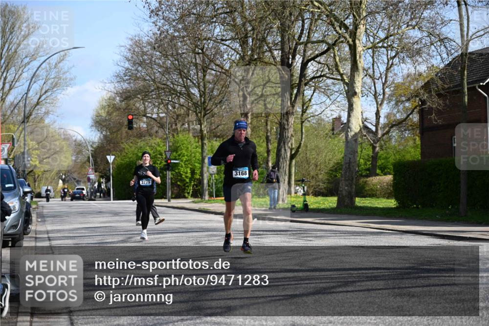 12.04.2026 - 45. Internationalen Wilhelmsburger Insellauf J. Mangold http://msf.ph/oto/9471283 12.04.2026 11:25:29 Ziel 2025, 2542, 3168, 3775, 3253 meine-sportfotos.de