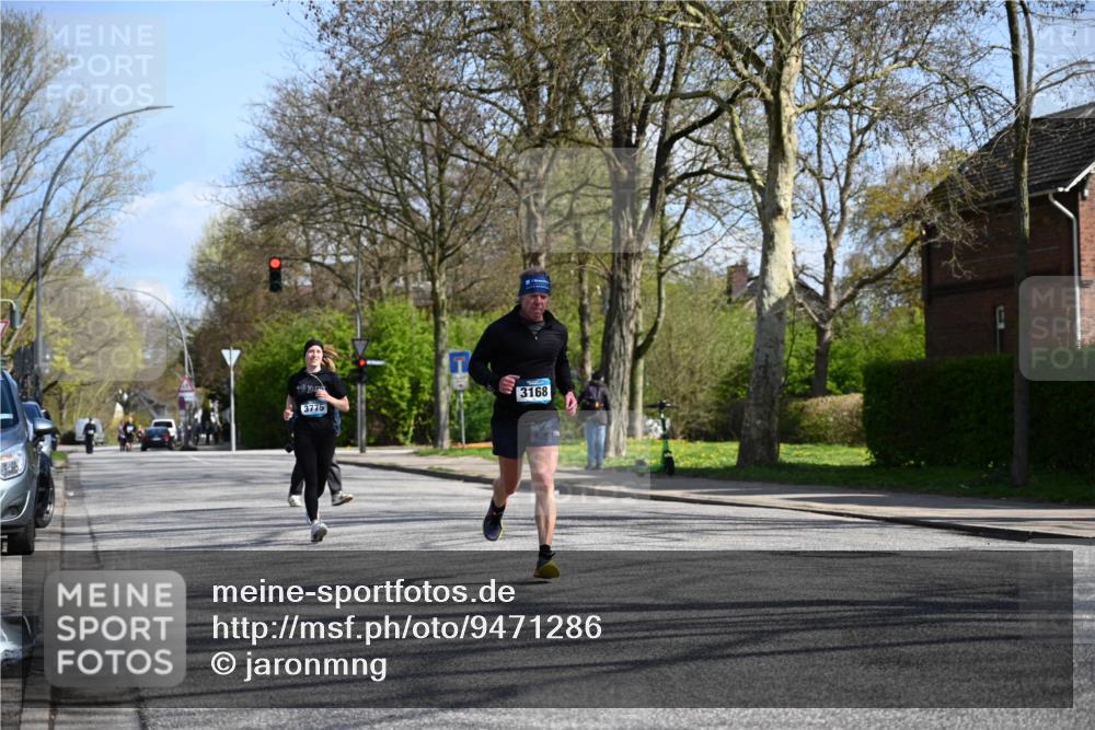 12.04.2026 - 45. Internationalen Wilhelmsburger Insellauf J. Mangold http://msf.ph/oto/9471286 12.04.2026 11:25:29 Ziel 2025, 2542, 3168, 3775, 3253 meine-sportfotos.de