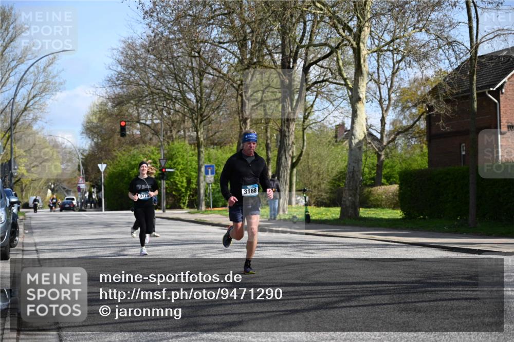 12.04.2026 - 45. Internationalen Wilhelmsburger Insellauf J. Mangold http://msf.ph/oto/9471290 12.04.2026 11:25:29 Ziel 2025, 2542, 3168, 3775, 3253 meine-sportfotos.de
