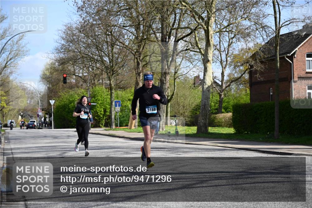12.04.2026 - 45. Internationalen Wilhelmsburger Insellauf J. Mangold http://msf.ph/oto/9471296 12.04.2026 11:25:29 Ziel 2025, 2542, 3168, 3775, 3253 meine-sportfotos.de