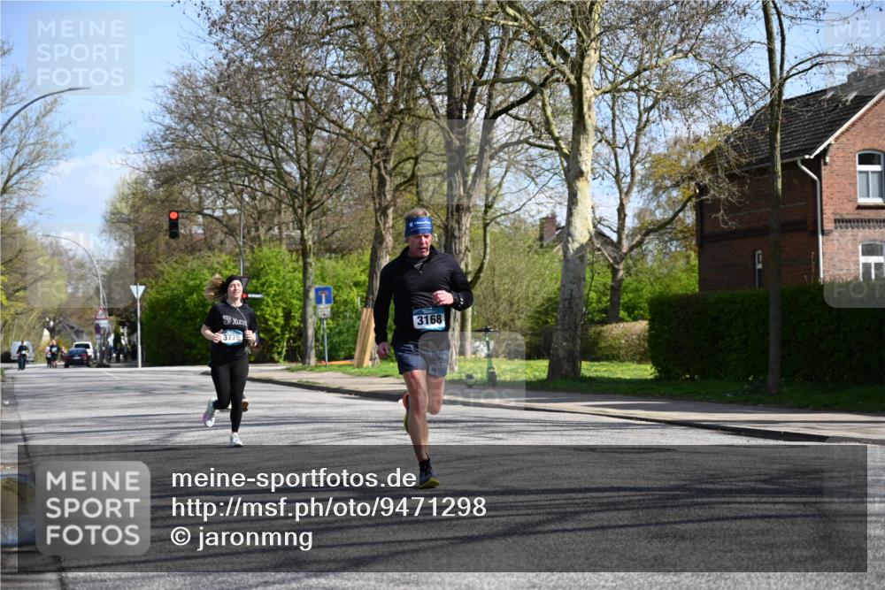12.04.2026 - 45. Internationalen Wilhelmsburger Insellauf J. Mangold http://msf.ph/oto/9471298 12.04.2026 11:25:29 Ziel 2025, 2542, 3168, 3775, 3253 meine-sportfotos.de