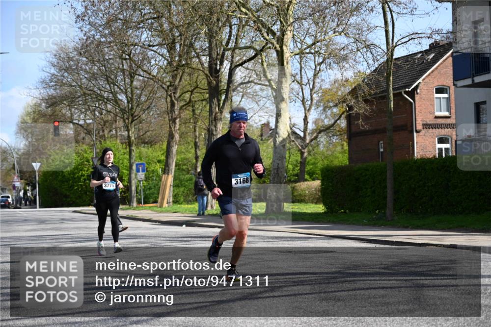12.04.2026 - 45. Internationalen Wilhelmsburger Insellauf J. Mangold http://msf.ph/oto/9471311 12.04.2026 11:25:30 Ziel 2025, 2542, 3168, 3775, 3253, 2207 meine-sportfotos.de