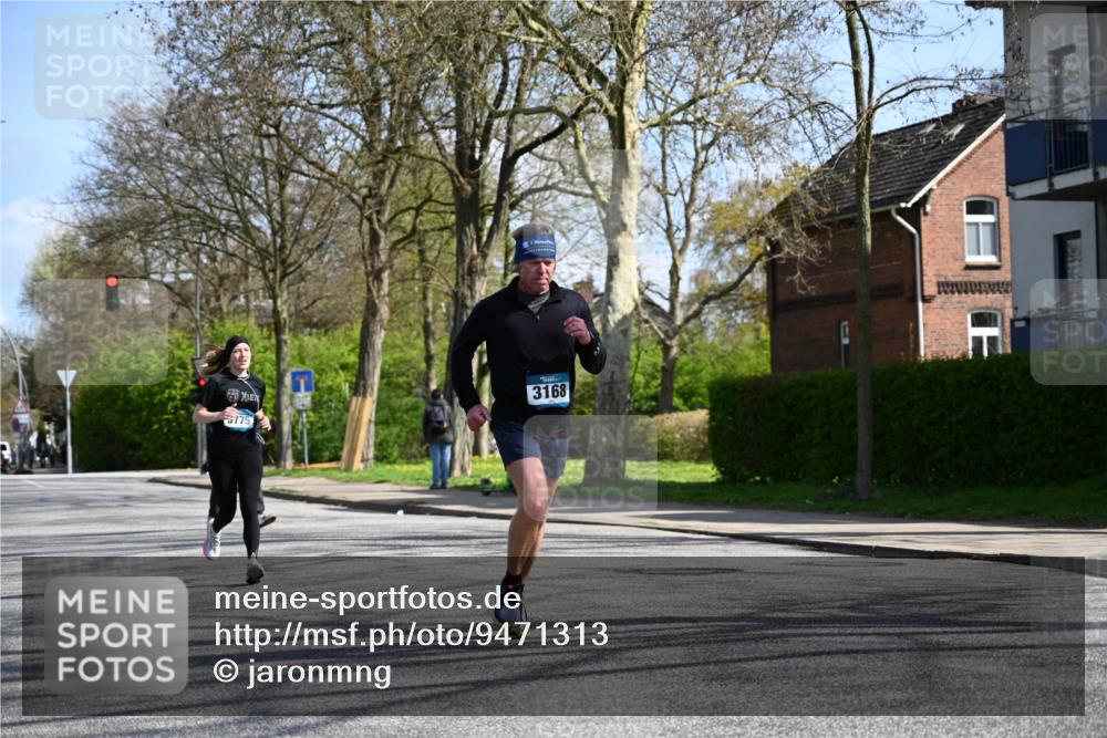 12.04.2026 - 45. Internationalen Wilhelmsburger Insellauf J. Mangold http://msf.ph/oto/9471313 12.04.2026 11:25:30 Ziel 2025, 2542, 3168, 3775, 3253, 2207 meine-sportfotos.de