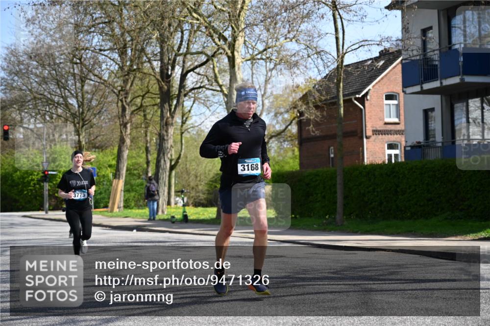 12.04.2026 - 45. Internationalen Wilhelmsburger Insellauf J. Mangold http://msf.ph/oto/9471326 12.04.2026 11:25:30 Ziel 2025, 2542, 3168, 3775, 3253, 2207 meine-sportfotos.de