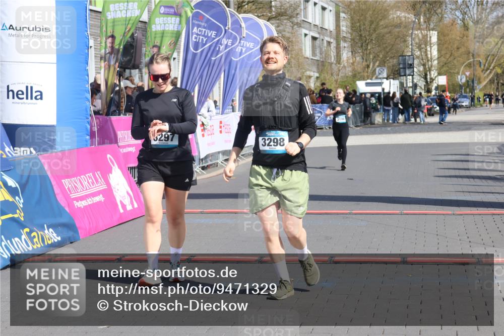 12.04.2026 - 45. Internationalen Wilhelmsburger Insellauf Strokosch-Dieckow http://msf.ph/oto/9471329 12.04.2026 11:27:25 Ziel 3298, 3297 meine-sportfotos.de
