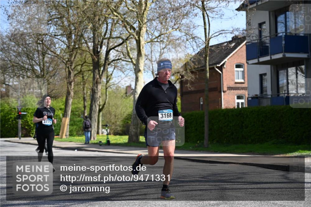 12.04.2026 - 45. Internationalen Wilhelmsburger Insellauf J. Mangold http://msf.ph/oto/9471331 12.04.2026 11:25:30 Ziel 2025, 2542, 3168, 3775, 3253, 2207 meine-sportfotos.de