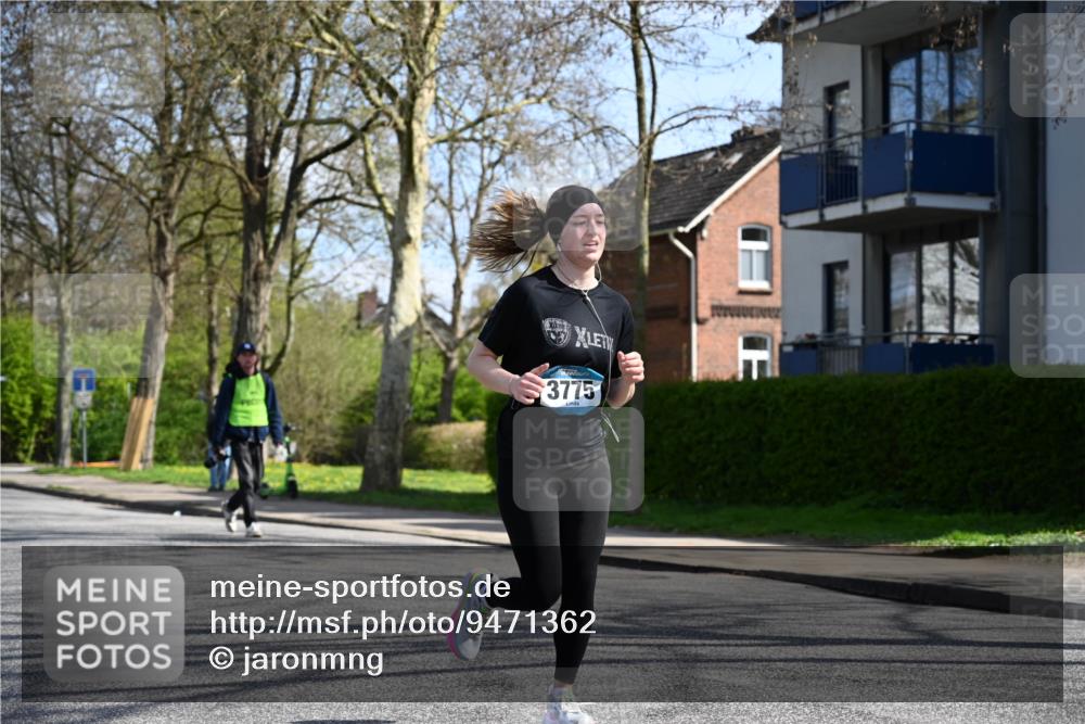 12.04.2026 - 45. Internationalen Wilhelmsburger Insellauf J. Mangold http://msf.ph/oto/9471362 12.04.2026 11:25:32 Ziel 2025, 2542, 3168, 3775, 3253, 2207 meine-sportfotos.de