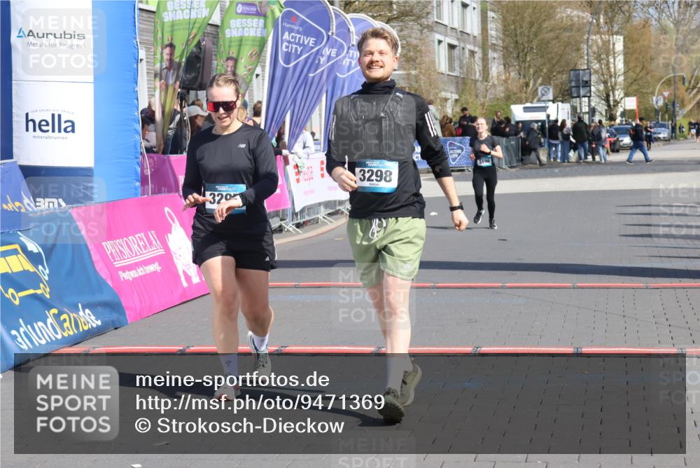 12.04.2026 - 45. Internationalen Wilhelmsburger Insellauf Strokosch-Dieckow http://msf.ph/oto/9471369 12.04.2026 11:27:26 Ziel 3298, 3297 meine-sportfotos.de