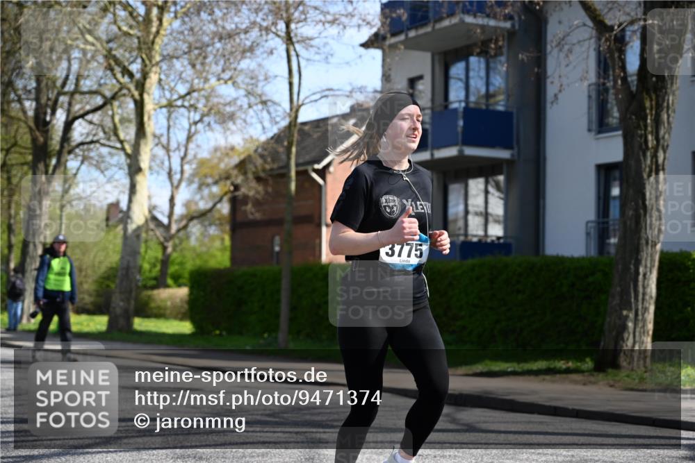 12.04.2026 - 45. Internationalen Wilhelmsburger Insellauf J. Mangold http://msf.ph/oto/9471374 12.04.2026 11:25:33 Ziel 2025, 2542, 3168, 3775, 3253, 2207 meine-sportfotos.de