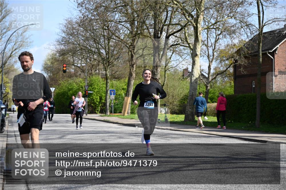 12.04.2026 - 45. Internationalen Wilhelmsburger Insellauf J. Mangold http://msf.ph/oto/9471379 12.04.2026 11:25:57 Ziel 3253, 2207, 2388, 3122, 2353 meine-sportfotos.de