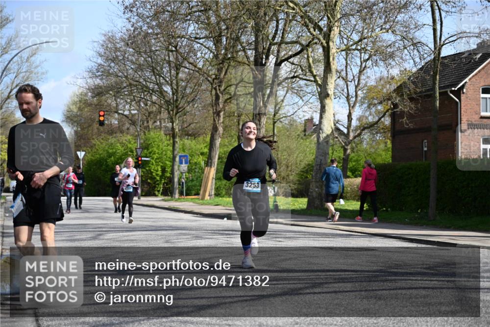 12.04.2026 - 45. Internationalen Wilhelmsburger Insellauf J. Mangold http://msf.ph/oto/9471382 12.04.2026 11:25:57 Ziel 3253, 2207, 2388, 3122, 2353 meine-sportfotos.de