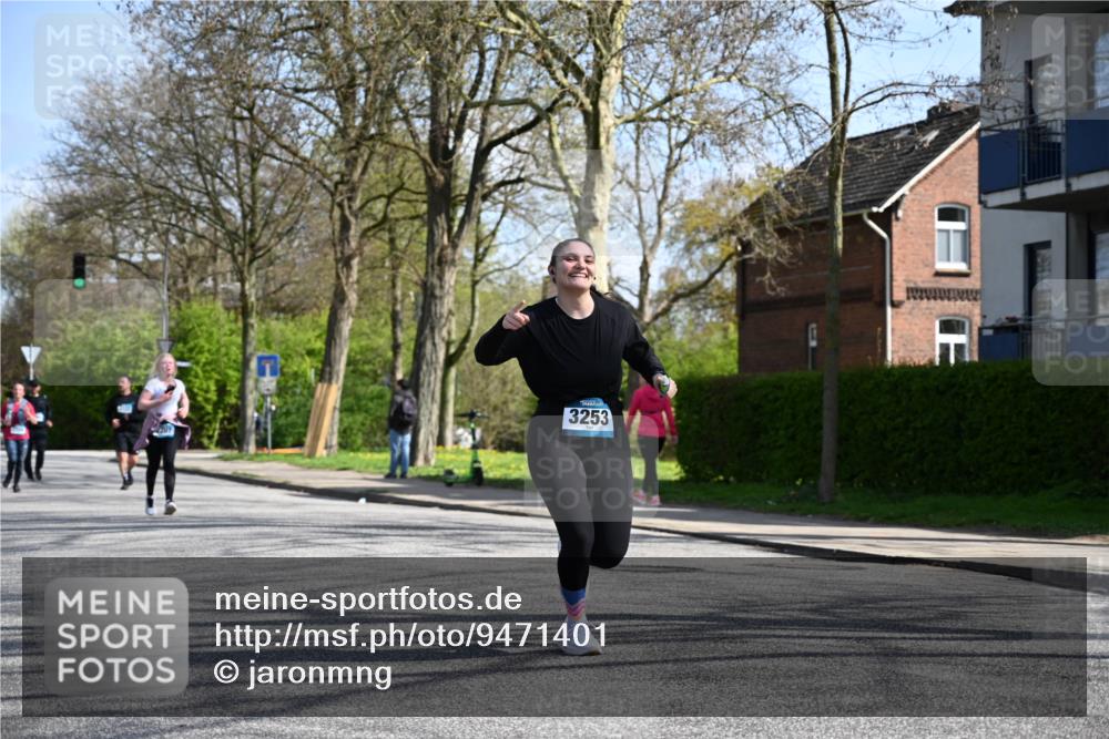 12.04.2026 - 45. Internationalen Wilhelmsburger Insellauf J. Mangold http://msf.ph/oto/9471401 12.04.2026 11:25:58 Ziel 3253, 2207, 2388, 3122, 2353 meine-sportfotos.de