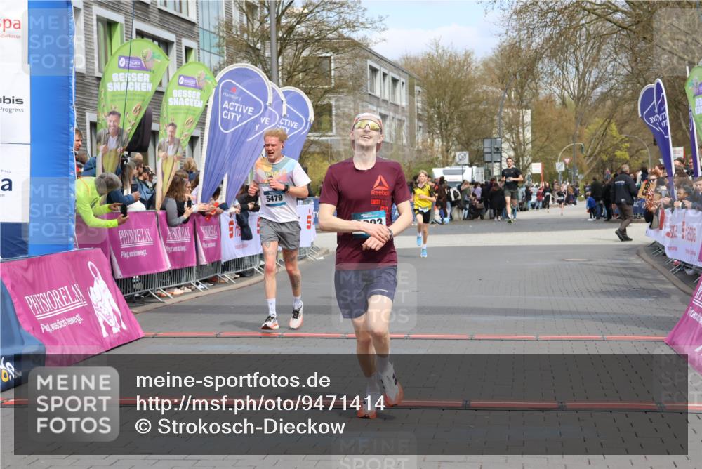12.04.2026 - 45. Internationalen Wilhelmsburger Insellauf Strokosch-Dieckow http://msf.ph/oto/9471414 12.04.2026 12:52:27 Ziel 3903, 5479, 5797 meine-sportfotos.de