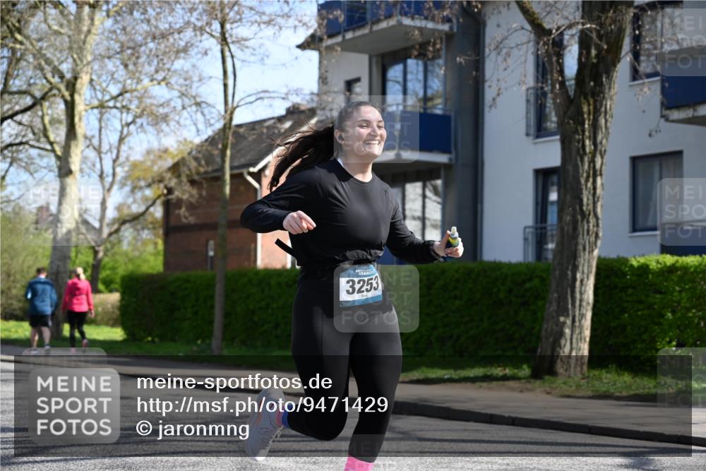 12.04.2026 - 45. Internationalen Wilhelmsburger Insellauf J. Mangold http://msf.ph/oto/9471429 12.04.2026 11:25:59 Ziel 3253, 2207, 2388, 3122, 2353 meine-sportfotos.de