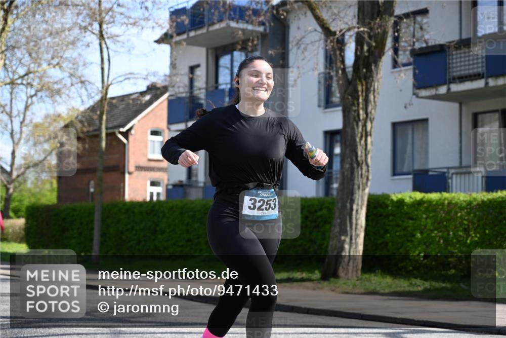 12.04.2026 - 45. Internationalen Wilhelmsburger Insellauf J. Mangold http://msf.ph/oto/9471433 12.04.2026 11:25:59 Ziel 3253, 2207, 2388, 3122, 2353 meine-sportfotos.de