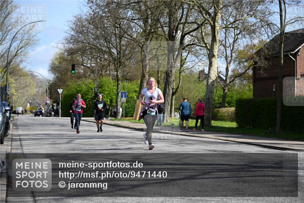 12.04.2026 - 45. Internationalen Wilhelmsburger Insellauf J. Mangold http://msf.ph/oto/9471440 12.04.2026 11:26:01 Ziel 3253, 2207, 2388, 3122, 3122, 2353 meine-sportfotos.de
