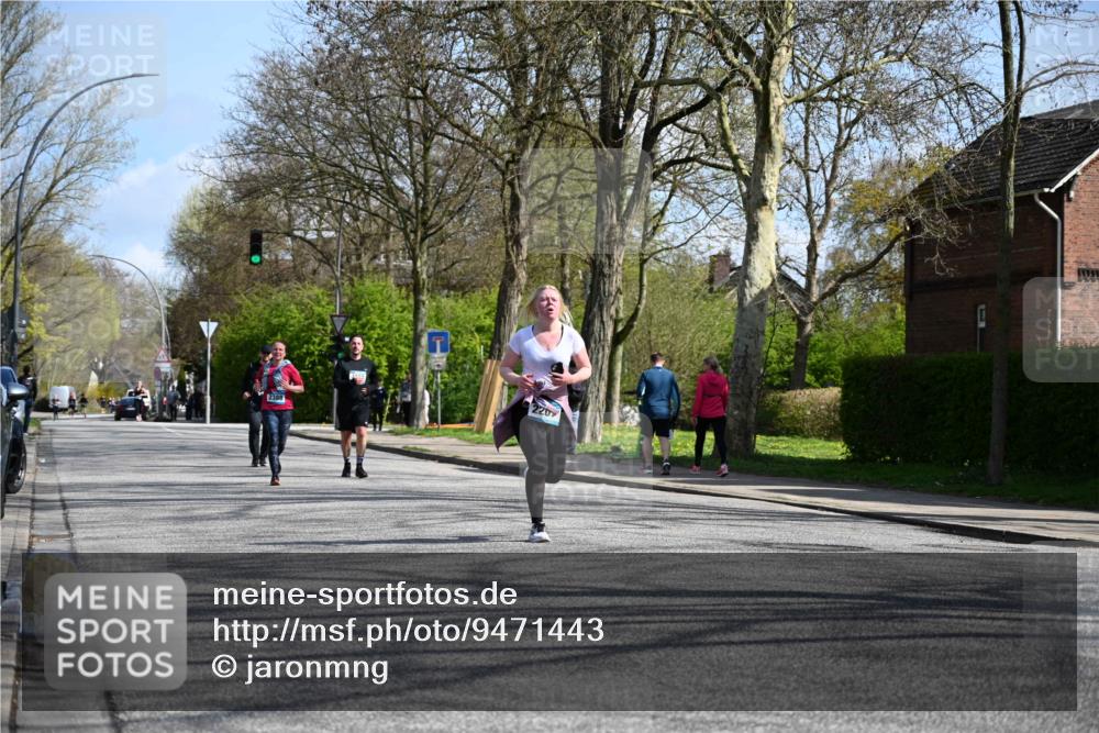 12.04.2026 - 45. Internationalen Wilhelmsburger Insellauf J. Mangold http://msf.ph/oto/9471443 12.04.2026 11:26:01 Ziel 3253, 2207, 2388, 3122, 3122, 2353 meine-sportfotos.de