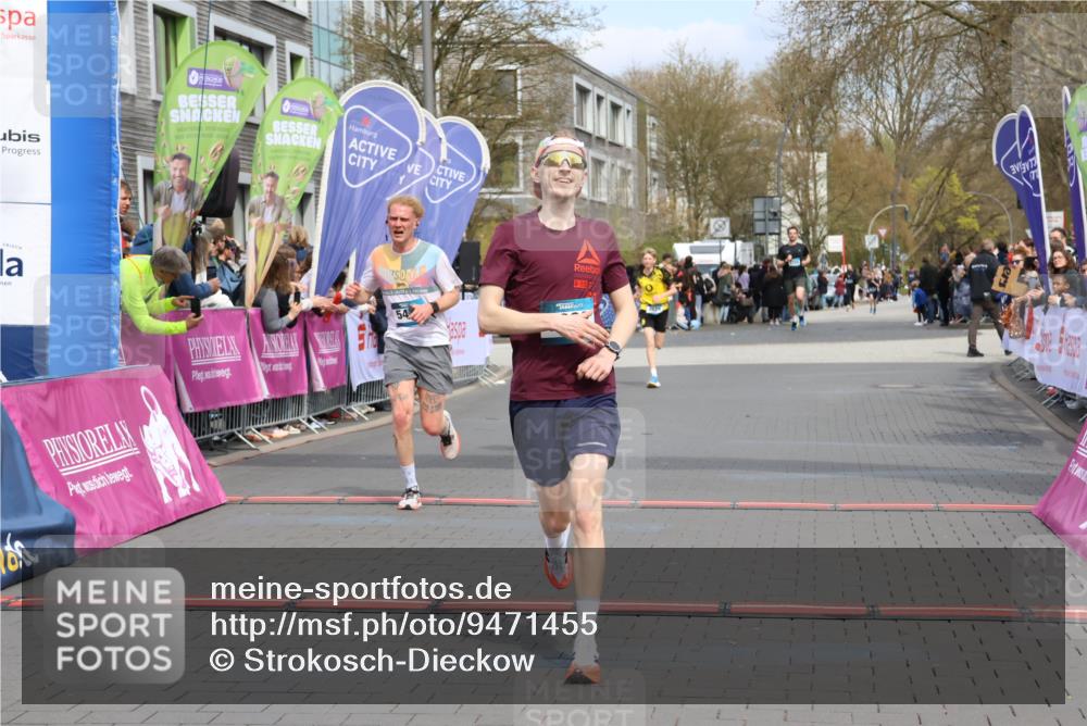12.04.2026 - 45. Internationalen Wilhelmsburger Insellauf Strokosch-Dieckow http://msf.ph/oto/9471455 12.04.2026 12:52:27 Ziel 3903, 5479, 5797 meine-sportfotos.de