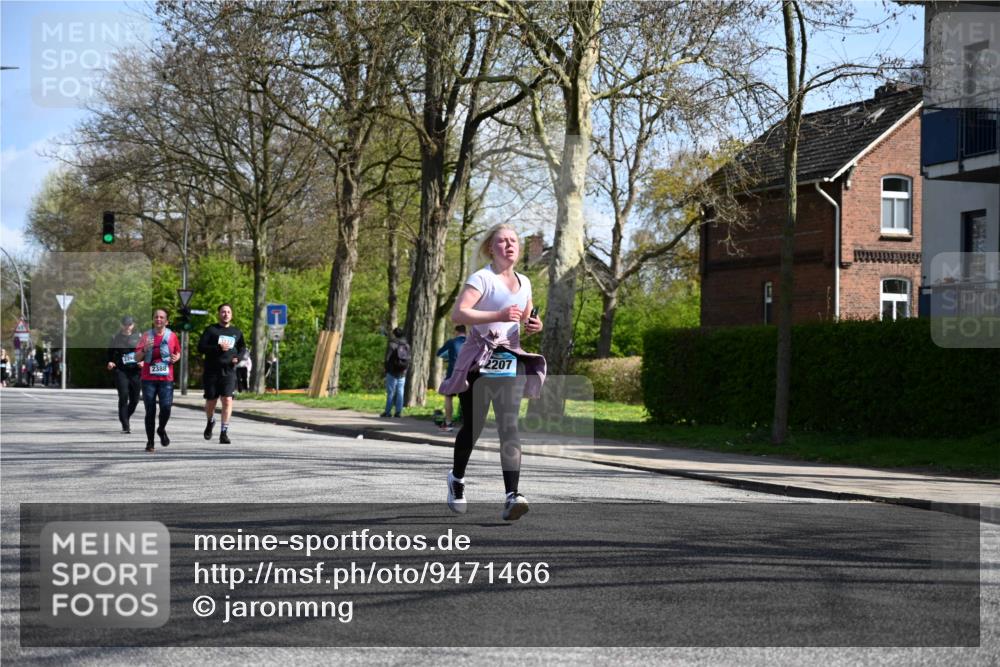 12.04.2026 - 45. Internationalen Wilhelmsburger Insellauf J. Mangold http://msf.ph/oto/9471466 12.04.2026 11:26:02 Ziel 3253, 2207, 2388, 3122, 2353 meine-sportfotos.de